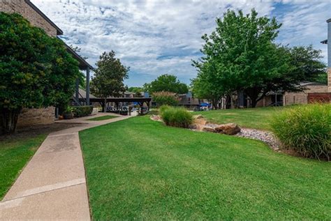 rise fossil creek apartment.